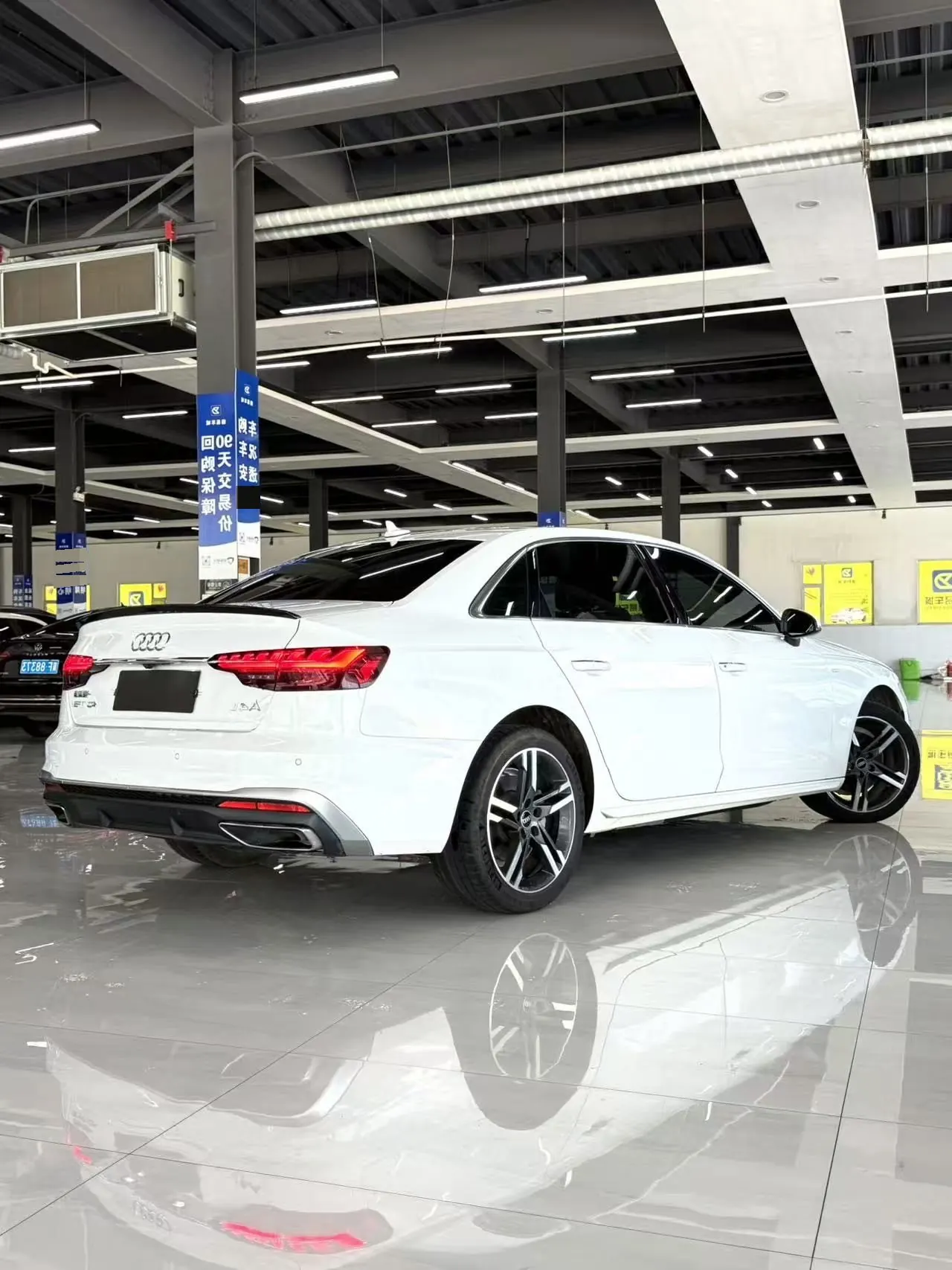 Audi 2022 A4L 2.0TFSI 40TFSI Fashion Dynamic Automatic 2