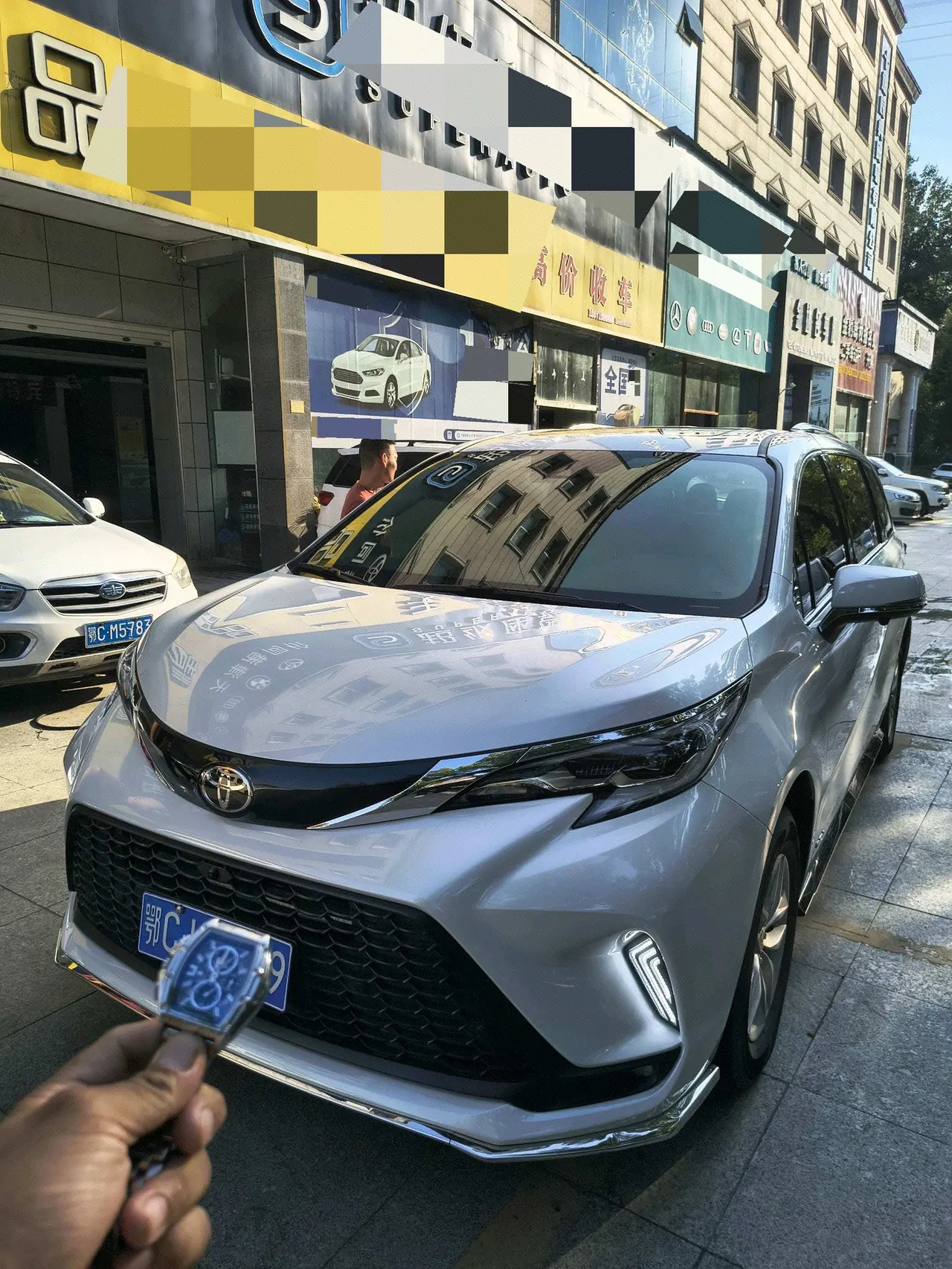 打开图片灯箱:Toyota 2024 Grevia HYBRID 2.5 Stepless Comfort Edition Automatic Transmission
