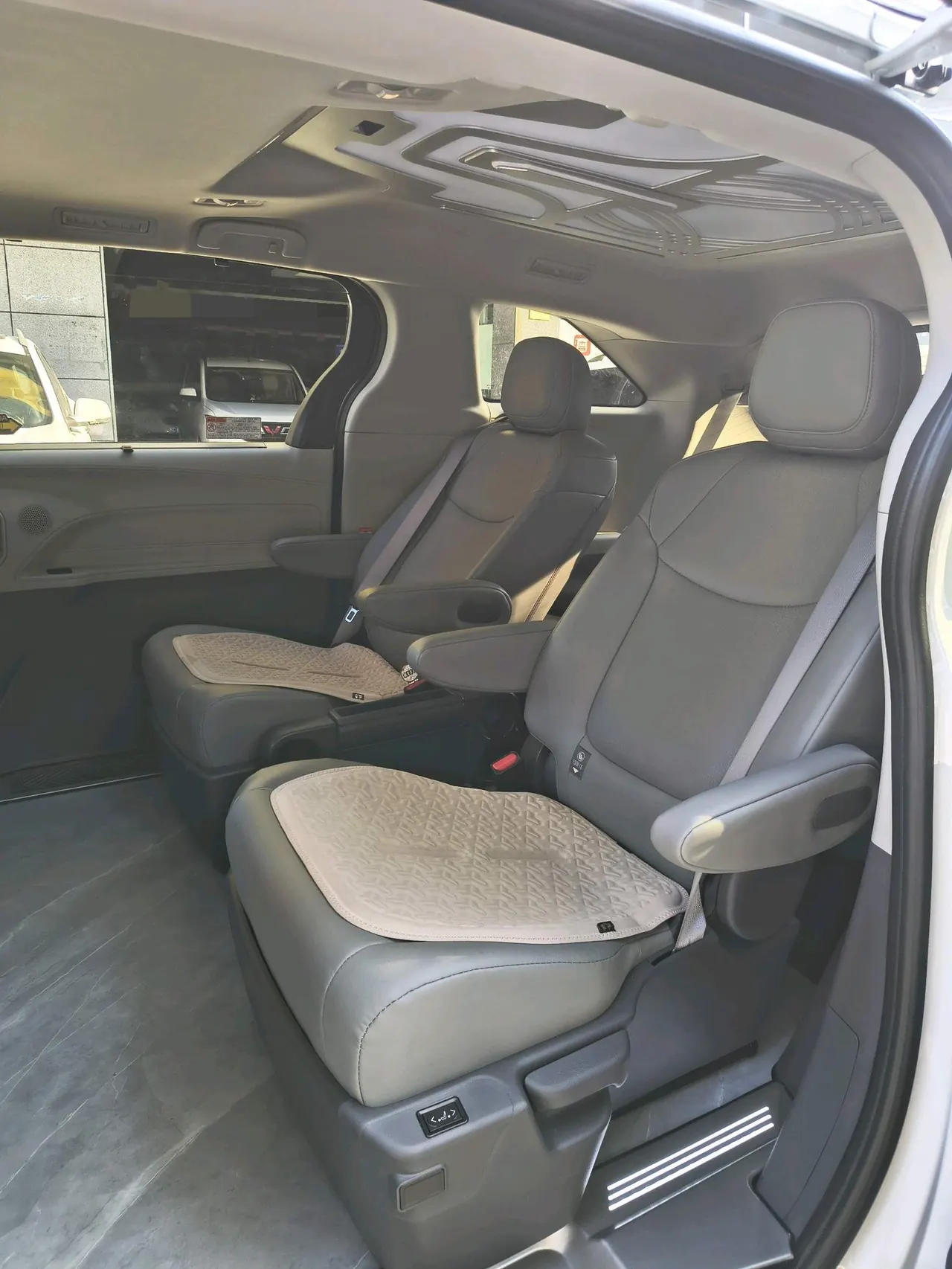 Toyota 2024 Grevia HYBRID 2.5 Stepless Comfort Edition Automatic Transmission 12