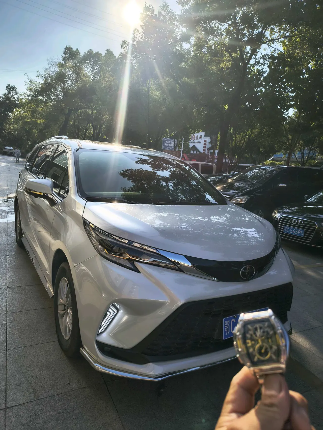 Toyota 2024 Grevia HYBRID 2.5 Stepless Comfort Edition Automatic Transmission 3