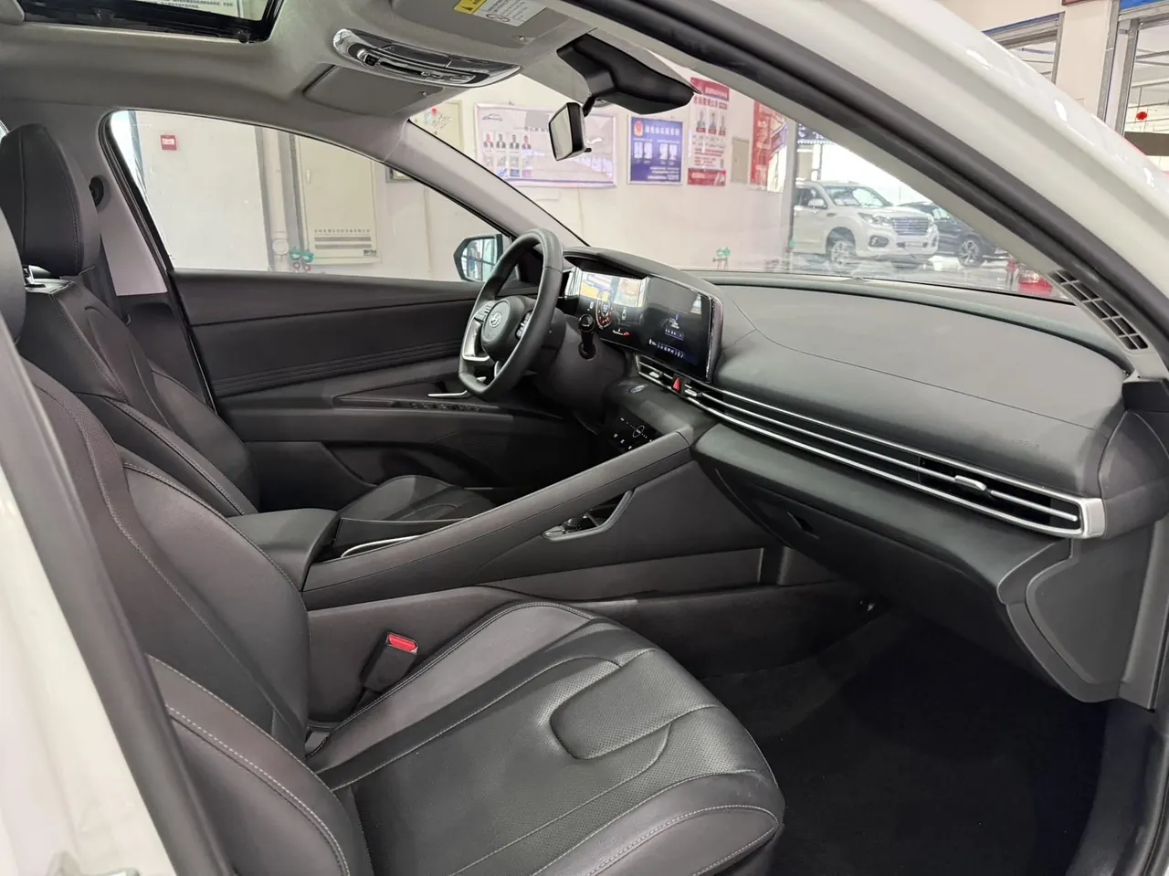 Hyundai 2022 Elantra -3-compartment 1.5 stepless LUX premium automatic gear 11