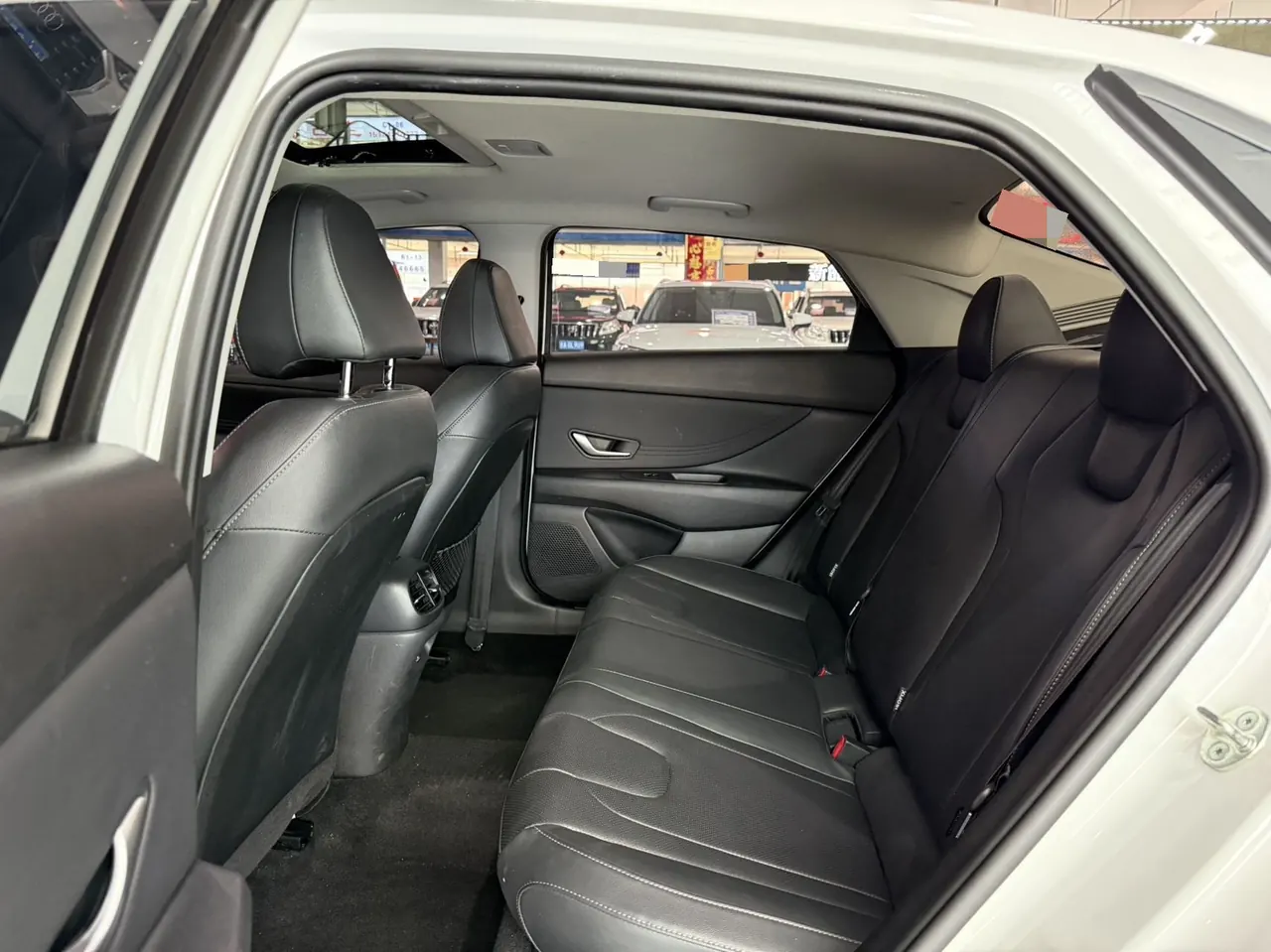 Hyundai 2022 Elantra -3-compartment 1.5 stepless LUX premium automatic gear 13