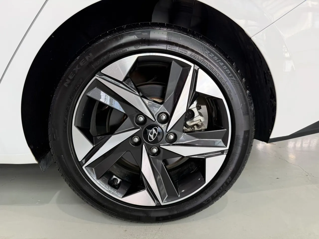 Hyundai 2022 Elantra -3-compartment 1.5 stepless LUX premium automatic gear 16