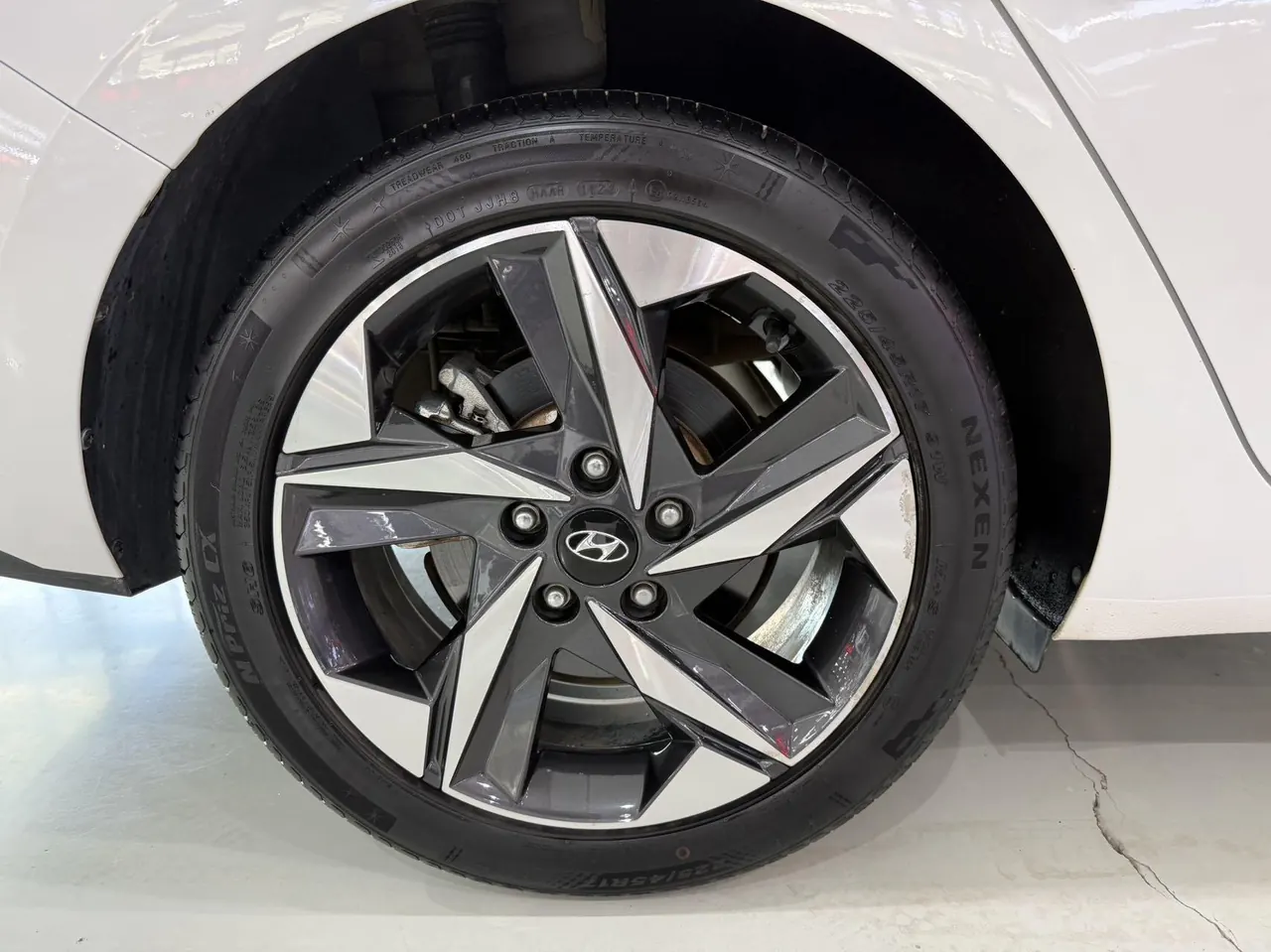 Hyundai 2022 Elantra -3-compartment 1.5 stepless LUX premium automatic gear 17