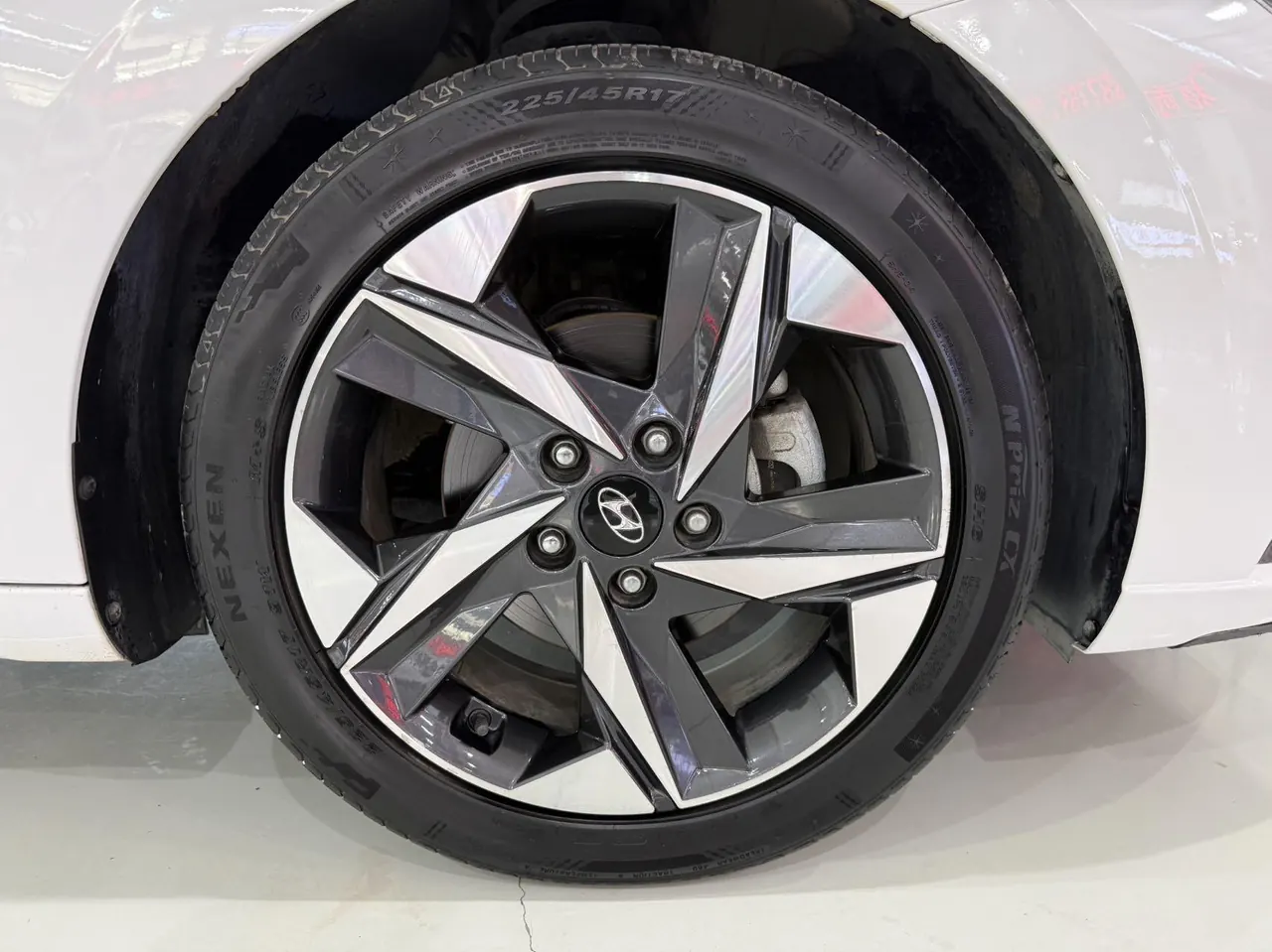 Hyundai 2022 Elantra -3-compartment 1.5 stepless LUX premium automatic gear 18