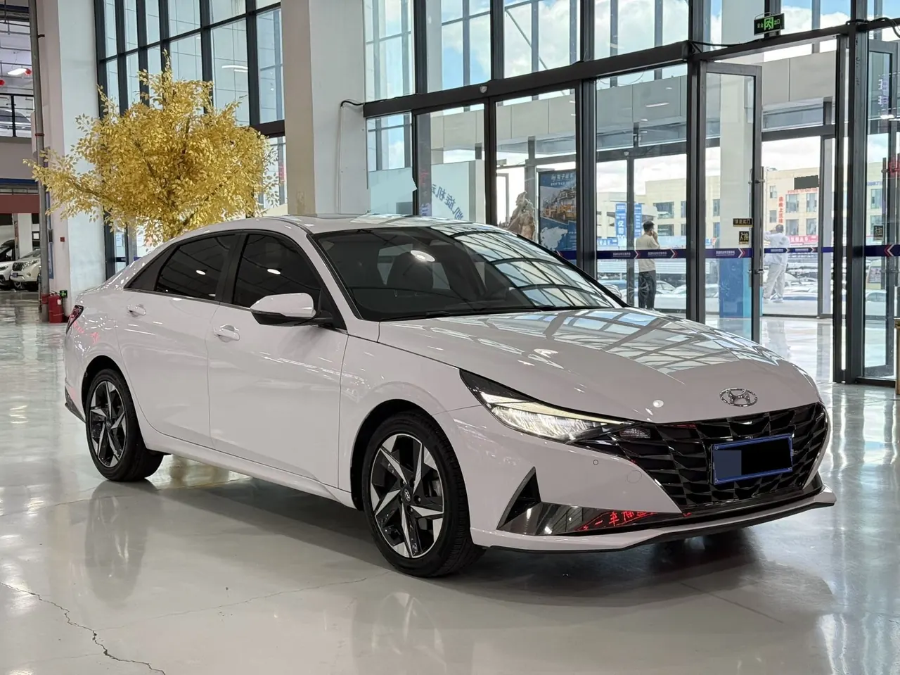 Hyundai 2022 Elantra -3-compartment 1.5 stepless LUX premium automatic gear 3