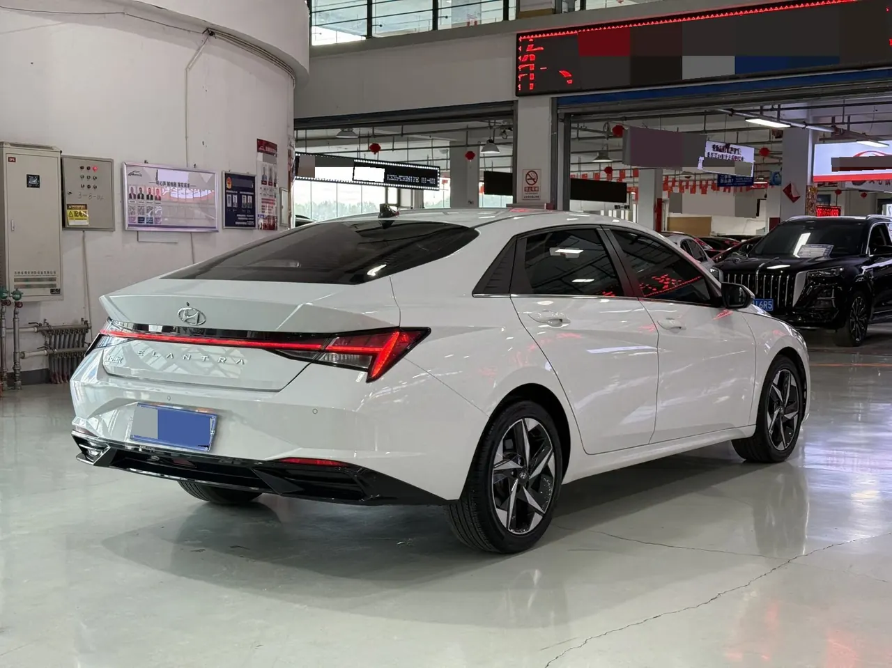 Hyundai 2022 Elantra -3-compartment 1.5 stepless LUX premium automatic gear 4