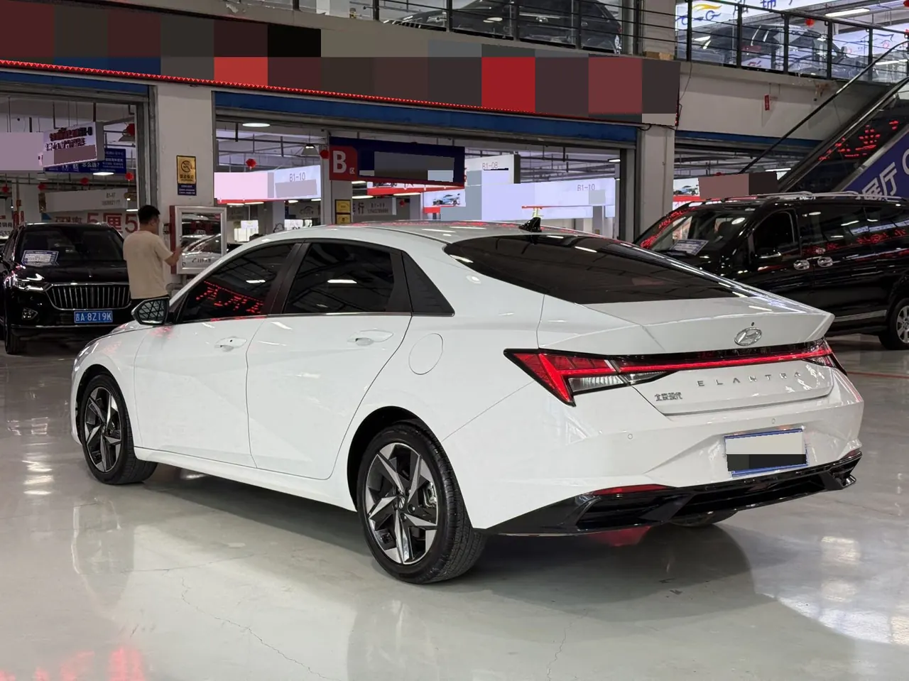 Hyundai 2022 Elantra -3-compartment 1.5 stepless LUX premium automatic gear 5