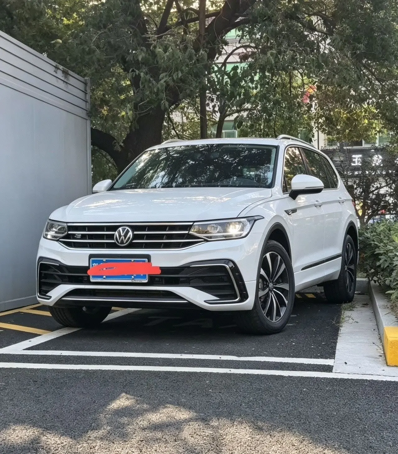 打开图片灯箱:Volkswagen 2024 Tiguan L R-Line 2.0TSI 330TSI Two-Drive R-Line Overdrive Automatic Gear