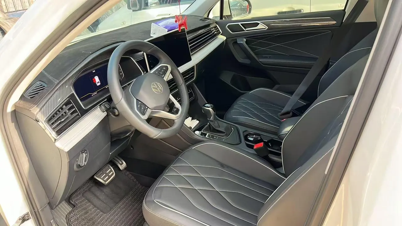 Volkswagen 2024 Tiguan L R-Line 2.0TSI 330TSI Two-Drive R-Line Overdrive Automatic Gear 5