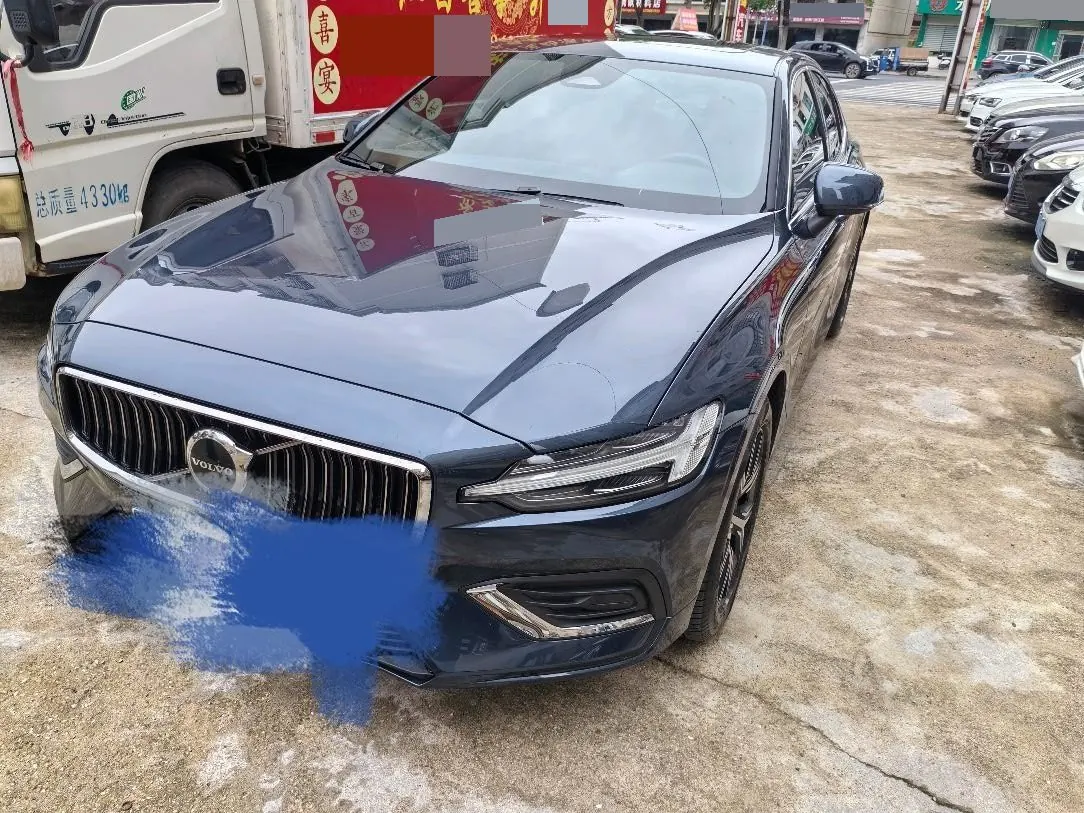 Open image lightbox: Volvo 2026 S60 48V 2.0T B4 Zhiyi Deluxe Edition Automatic Gear
