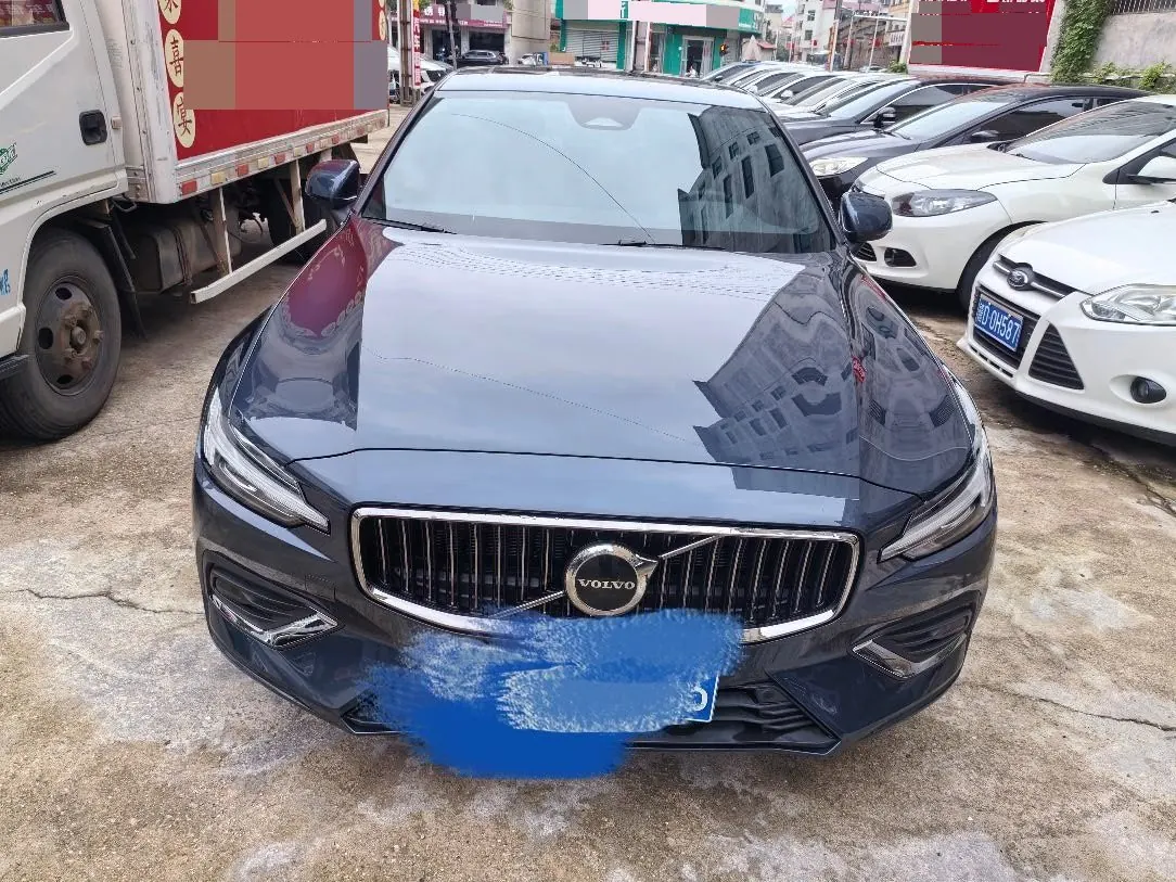 Volvo 2026 S60 48V 2.0T B4 Zhiyi Deluxe Edition Automatic Gear 2