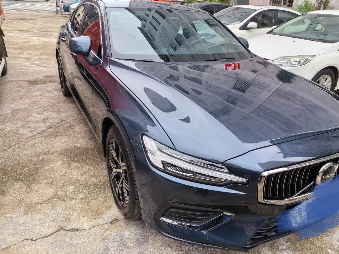 Volvo 2026 S60 48V 2.0T B4 Zhiyi Deluxe Edition Automatic Gear 3