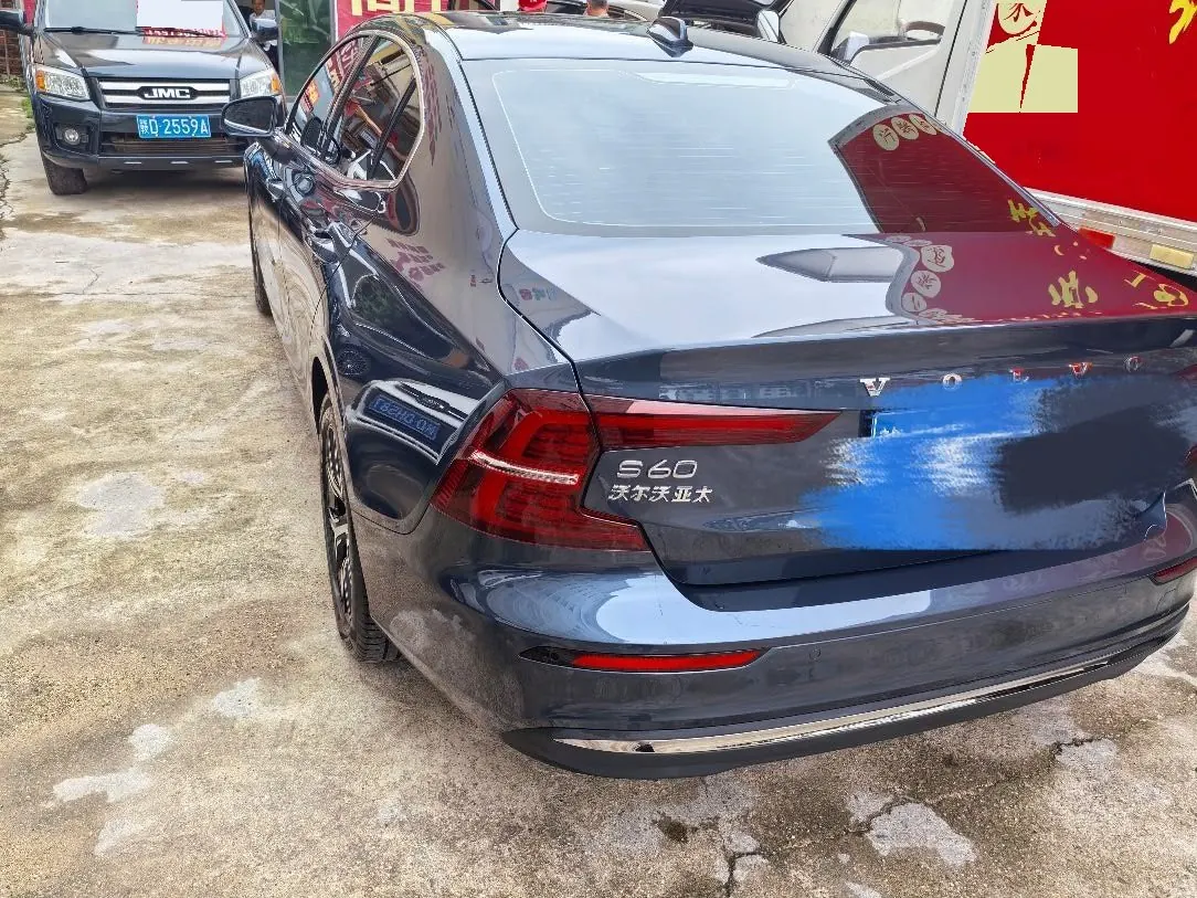 Volvo 2026 S60 48V 2.0T B4 Zhiyi Deluxe Edition Automatic Gear 6