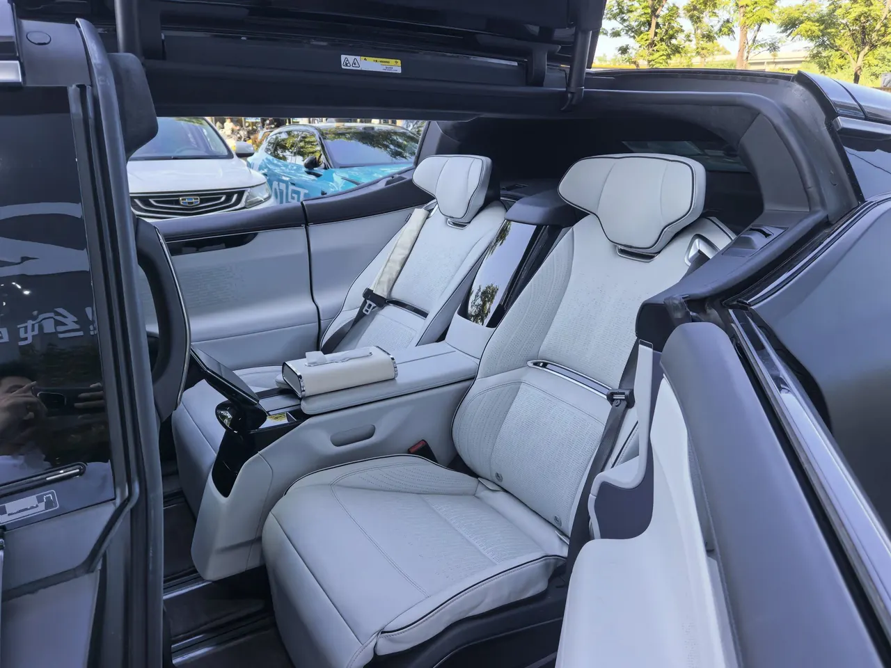 HiPhi 2021 HiPhi X Ultimate 4-seat Automatic Gear 8