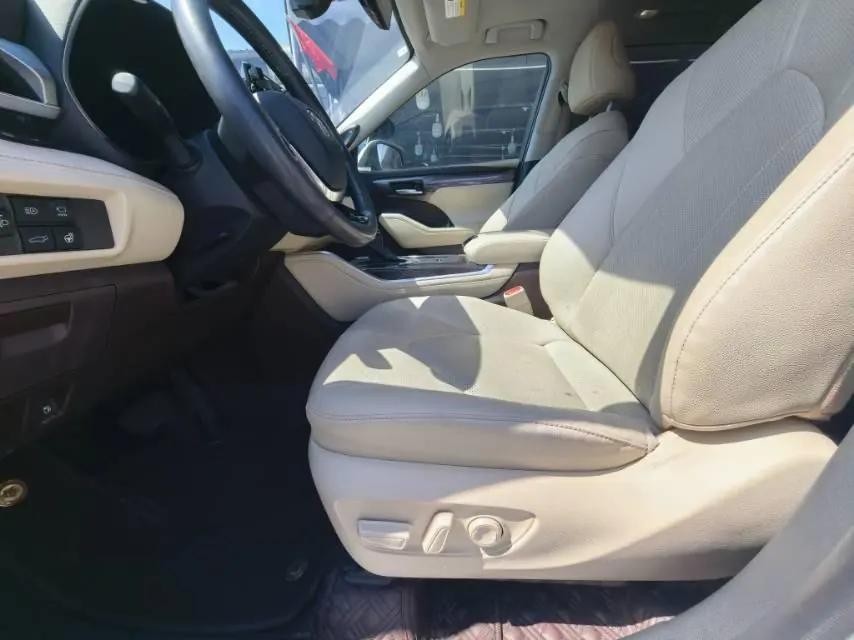 Toyota 2022 Highlander Dual Engine 2.5 Stepless Four-wheel Drive Extreme Edition 7-seat Automatic Gear 2