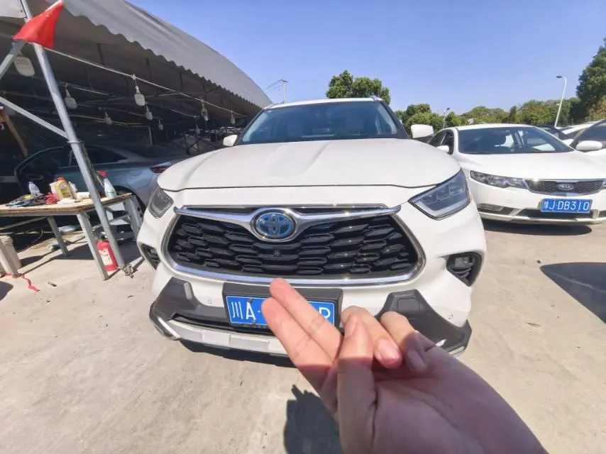 Toyota 2022 Highlander Dual Engine 2.5 Stepless Four-wheel Drive Extreme Edition 7-seat Automatic Gear 3