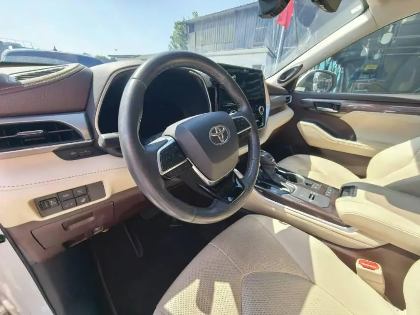 Toyota 2022 Highlander Dual Engine 2.5 Stepless Four-wheel Drive Extreme Edition 7-seat Automatic Gear 5
