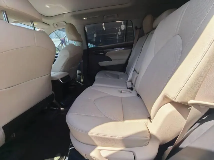 Toyota 2022 Highlander Dual Engine 2.5 Stepless Four-wheel Drive Extreme Edition 7-seat Automatic Gear 6