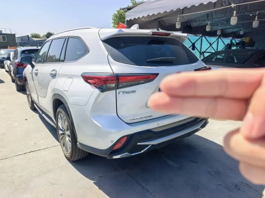 Toyota 2022 Highlander Dual Engine 2.5 Stepless Four-wheel Drive Extreme Edition 7-seat Automatic Gear 7