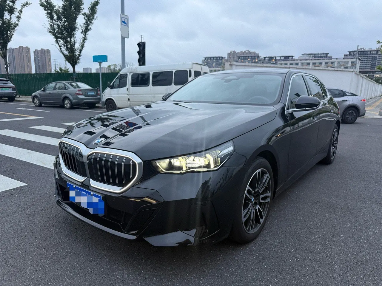 Open image lightbox: BMW 5 Series 2026 model 530Li 48V 2.0T Leading Edition M Sport Package Automatic