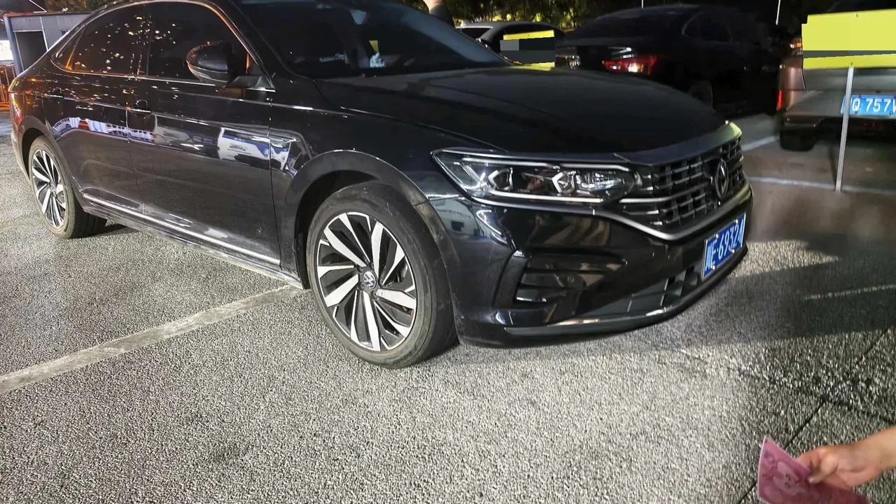 Volkswagen 2024 Passat 2.0TSI 380TSI Star Dragon Edition Automatic Gear 3