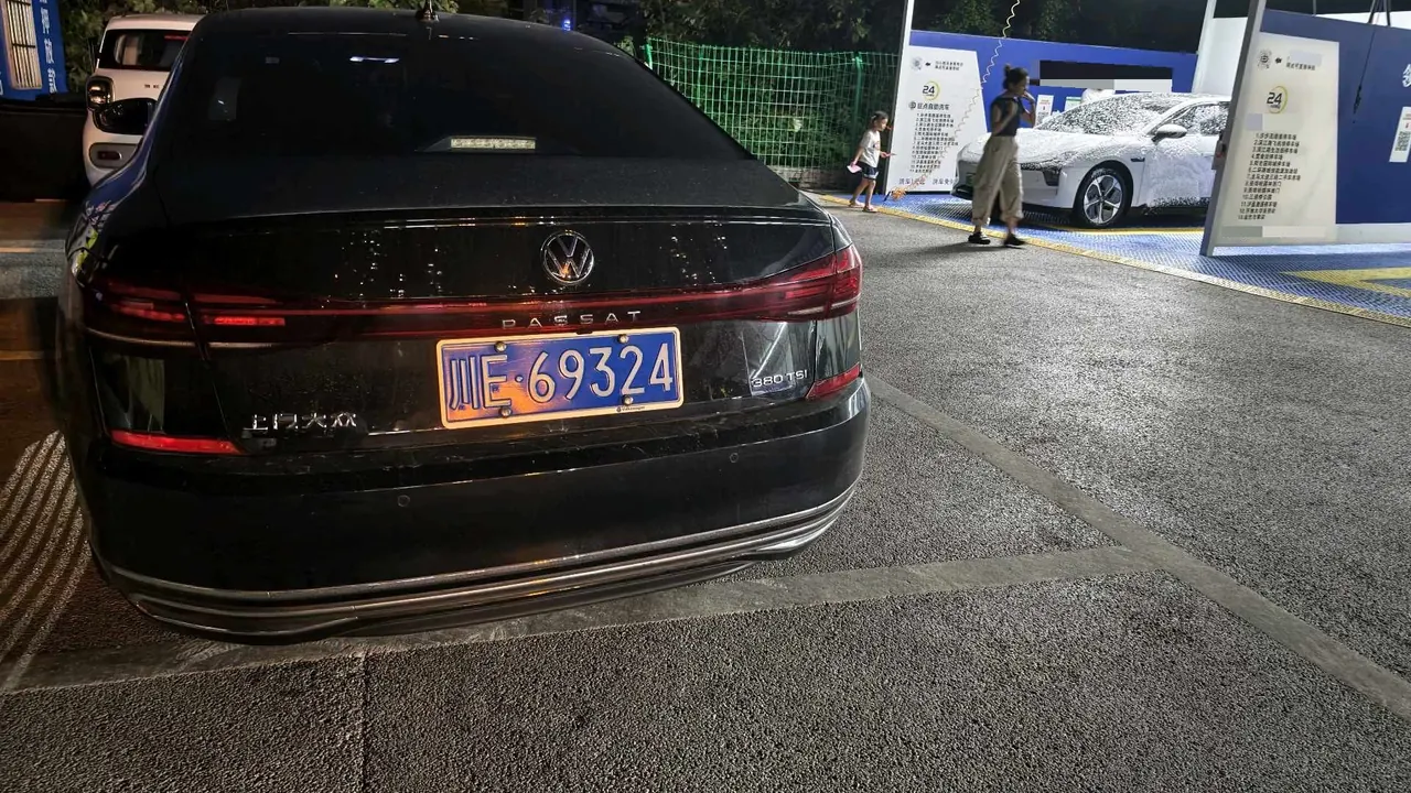 Volkswagen 2024 Passat 2.0TSI 380TSI Star Dragon Edition Automatic Gear 6