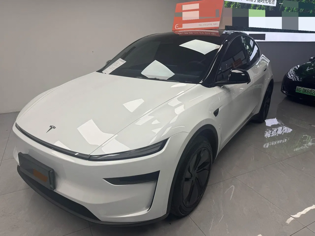 Open image lightbox: Tesla 2026 Model Y long endurance all-wheel drive version automatic transmission