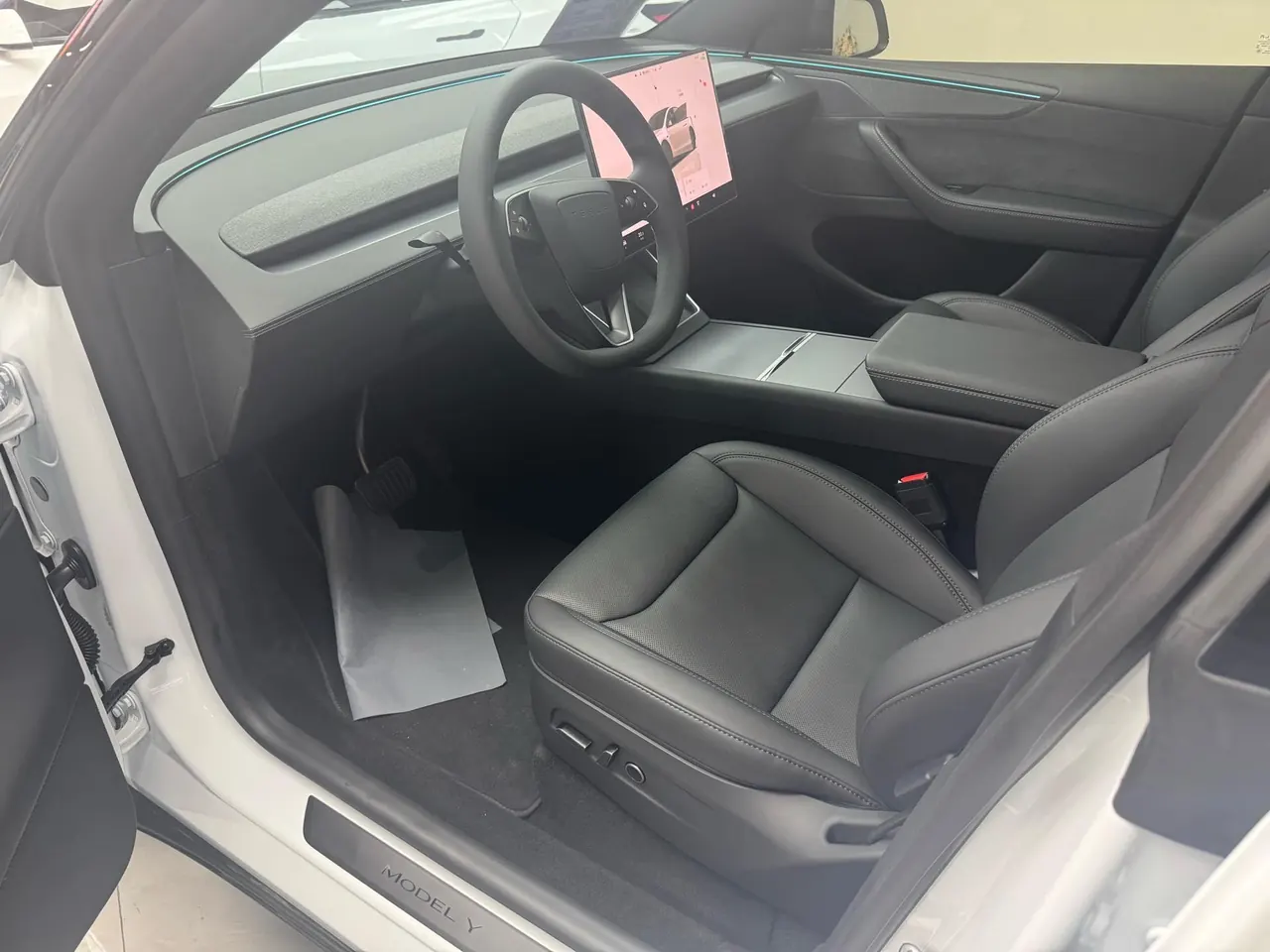 Tesla 2026 Model Y long endurance all-wheel drive version automatic transmission 2