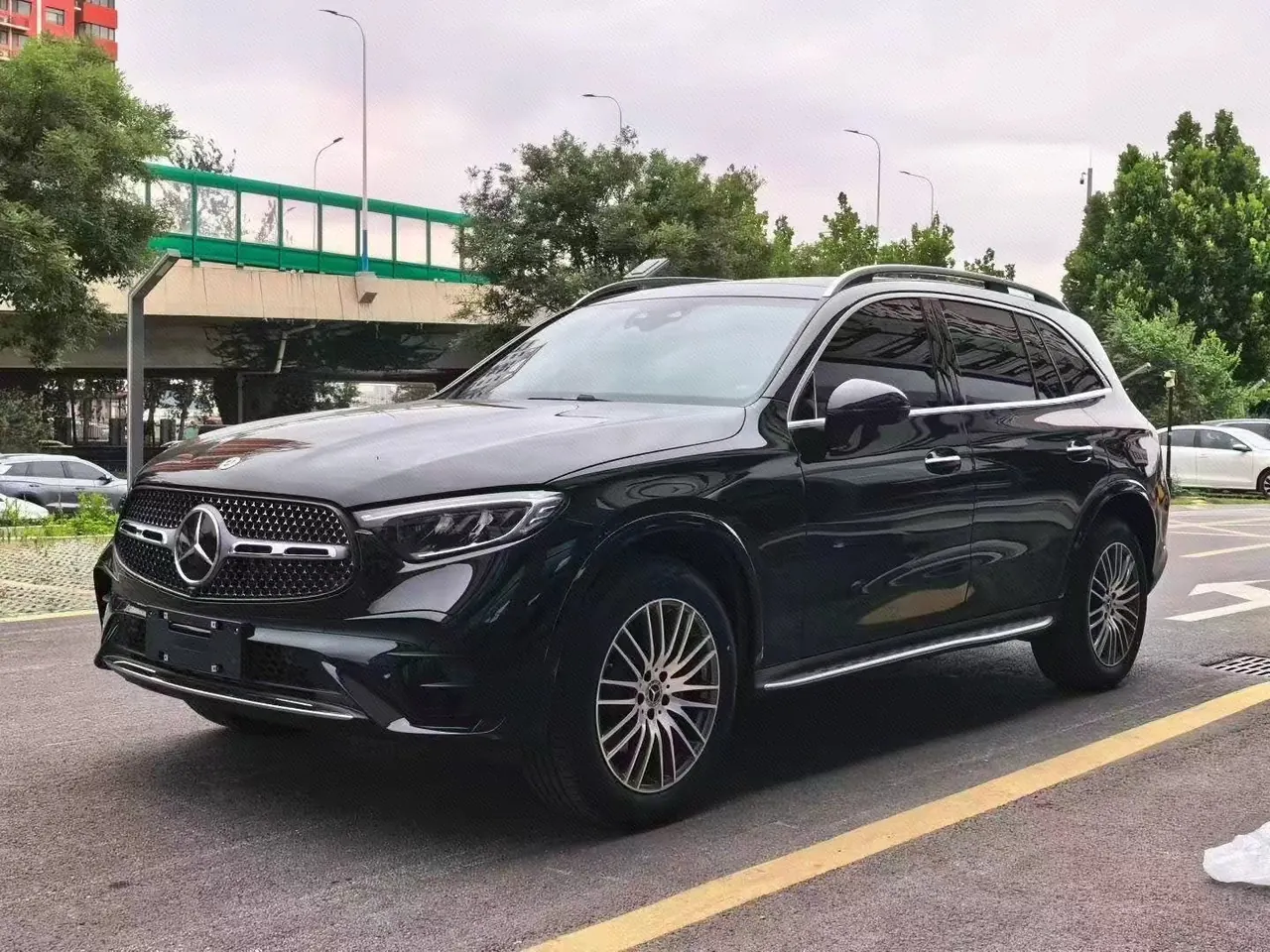 打开图片灯箱:Mercedes Benz 2026 GLC 300 L 4MATIC 48V 2.0T dynamic 5-seat automatic gear
