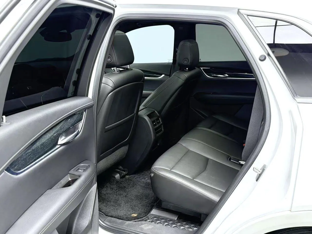 Cadillac 2022 XT5 48V 2.0T Two-Drive Luxury Automatic Gear 6