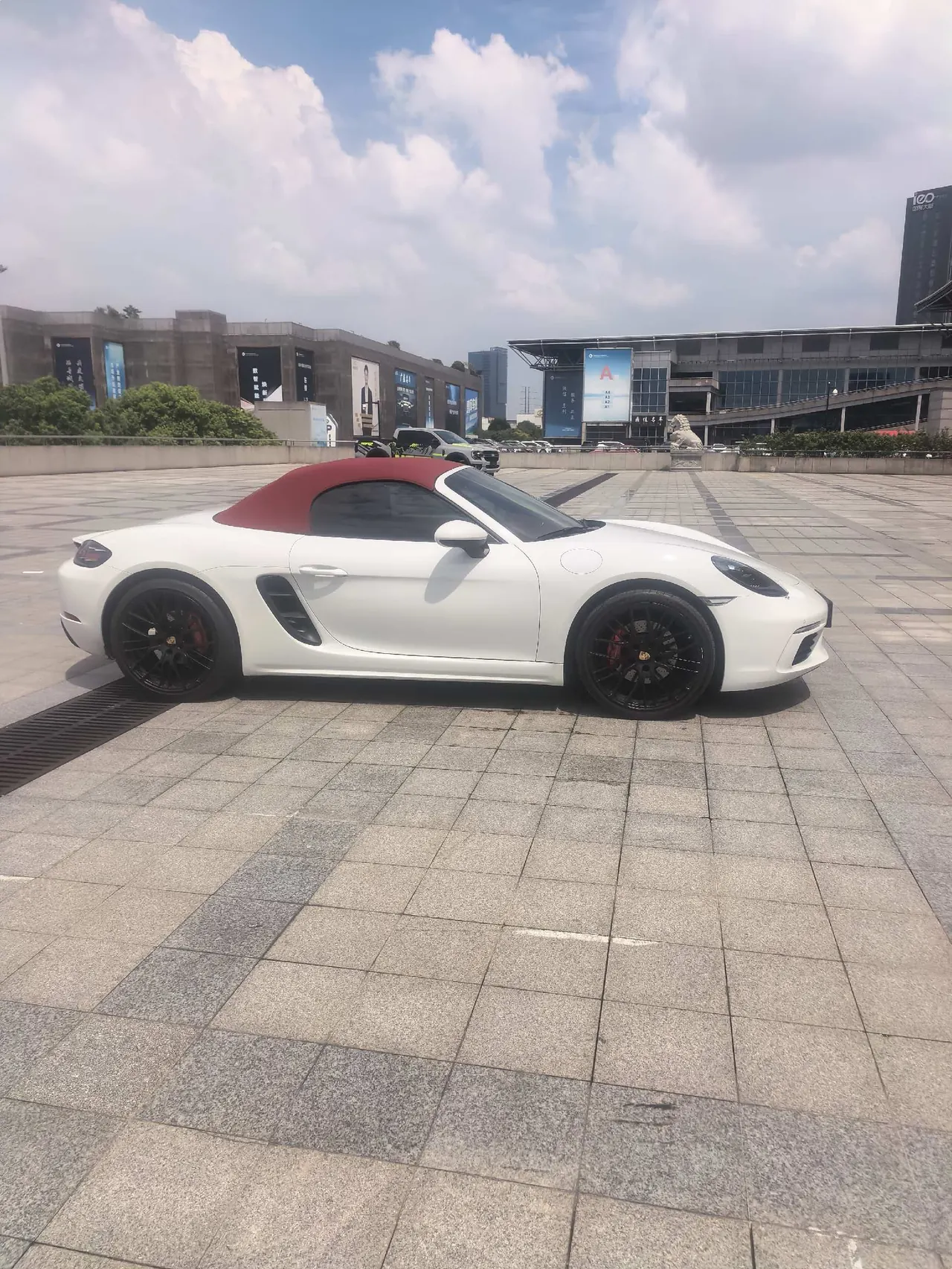 Porsche 718 (Imported) 2023 718 Boxter 2.0T Style Edition Automatic 3
