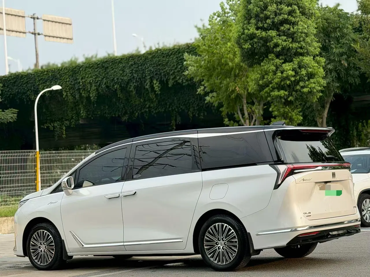 Buick 2024 GL8 Lu Zun PHEV 1.5T Smart Edition 7-seat Automatic Gear 4