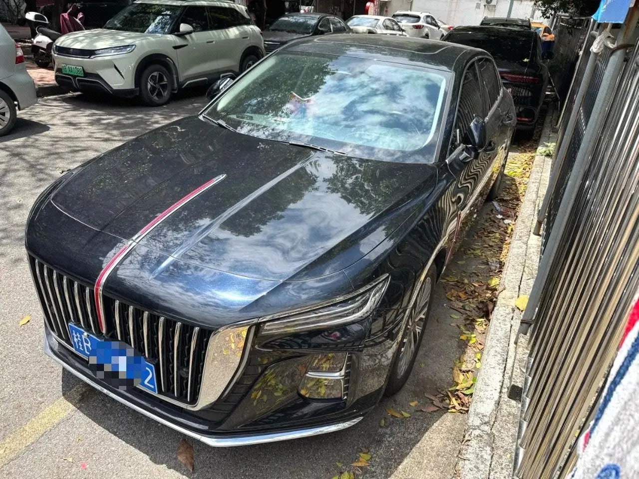 Open image lightbox: HongQi 2023 H5 2.0T Zhilian Flag Collar Edition Automatic Gear