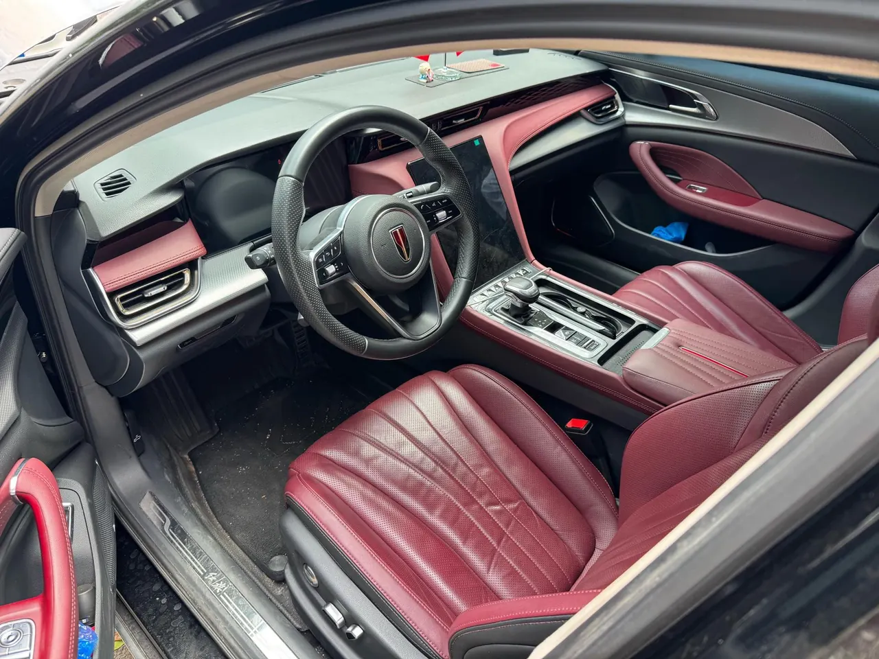HongQi 2023 H5 2.0T Zhilian Flag Collar Edition Automatic Gear 5