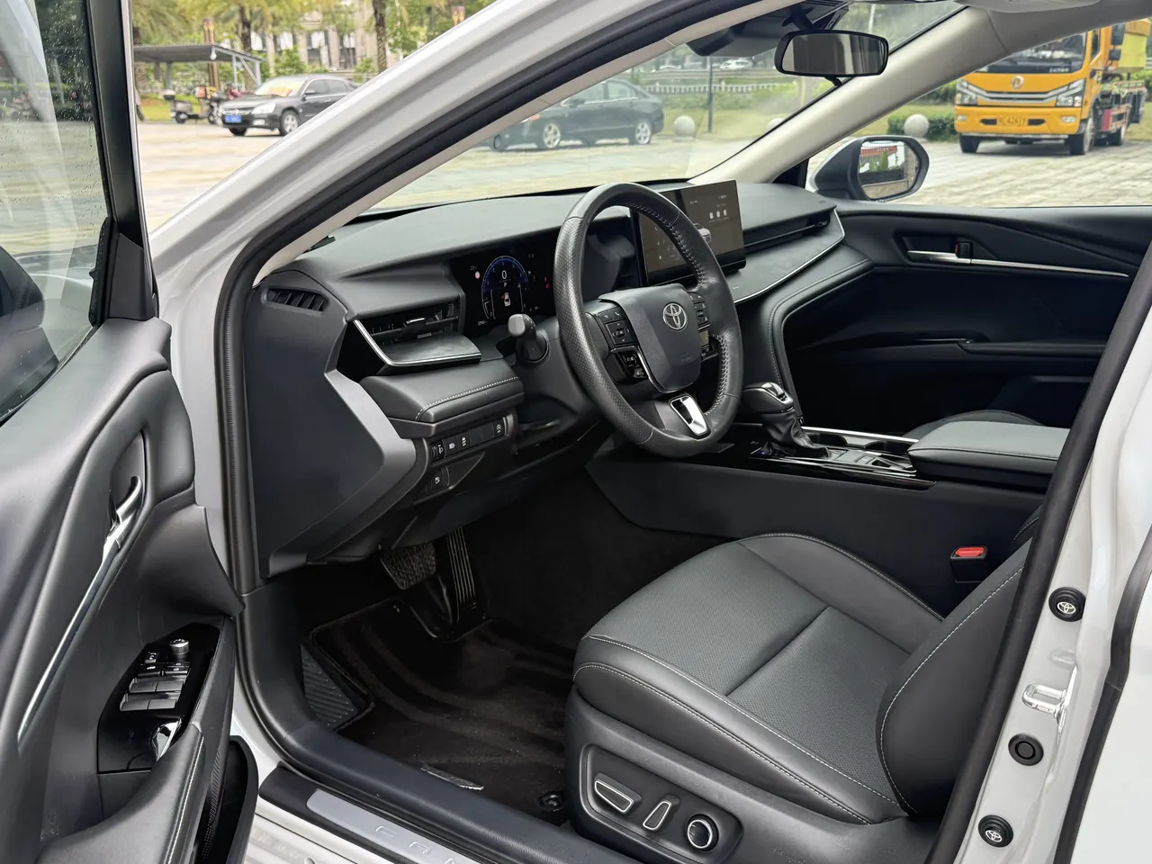 Toyota 2024 Camry 2.0GVP Stepless Deluxe Edition Automatic Transmission 7