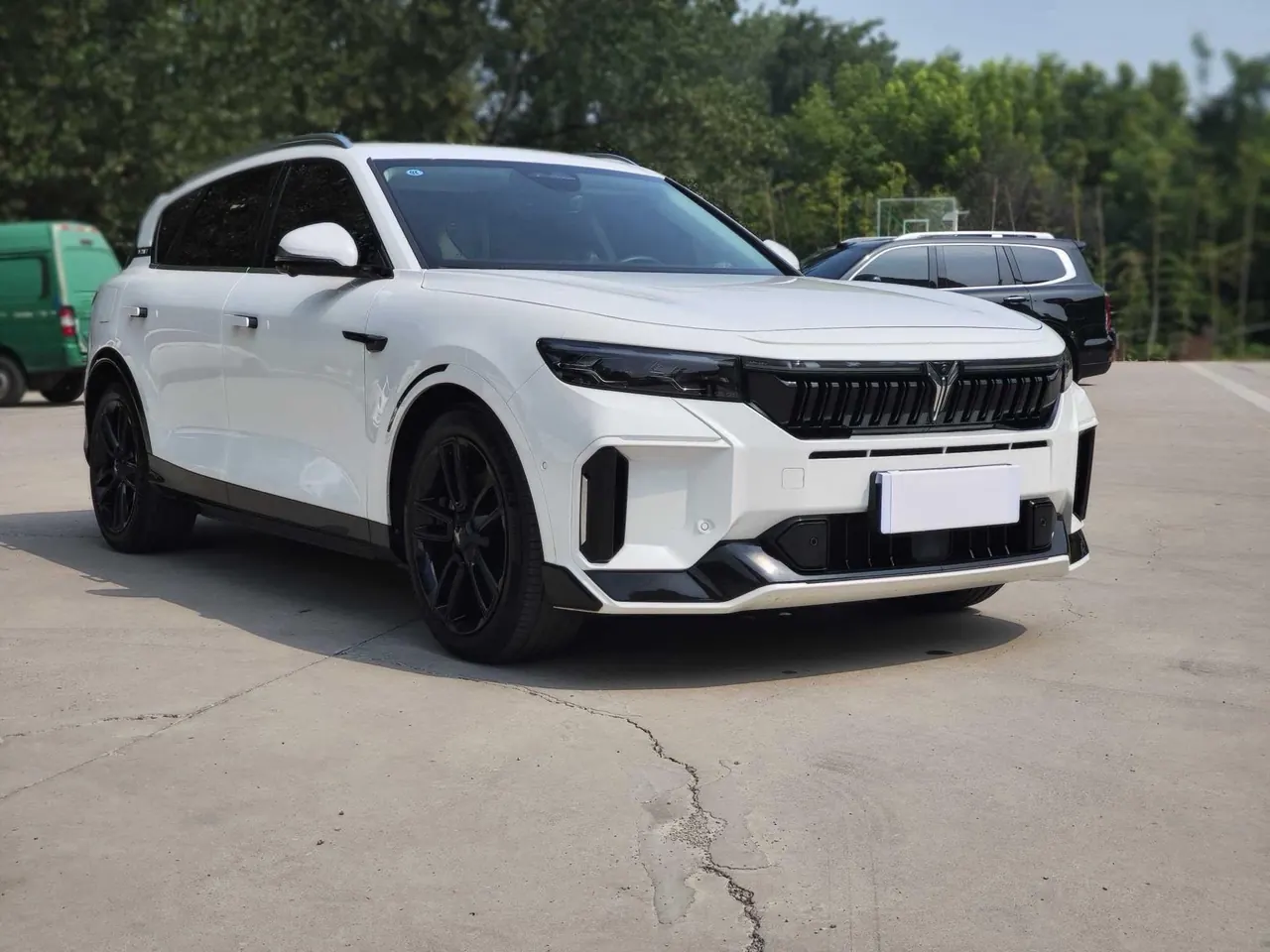 Voyah 2024 FREE Super Long Endurance Smart Driving Edition Automatic Gear 3