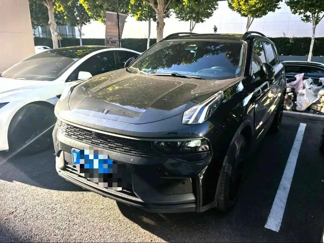 打开图片灯箱:LYNK&CO 2023 LYNK&CO 01 2.0TD 4-wheel drive night version automatic gear