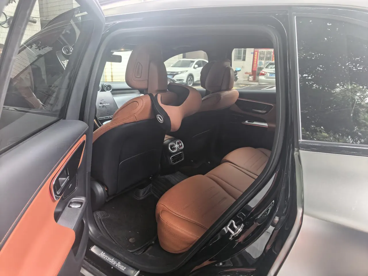 Mercedes Benz 2023 GLC 260 L 4MATIC 48V 2.0T Luxury 5-seat Automatic Gear 3