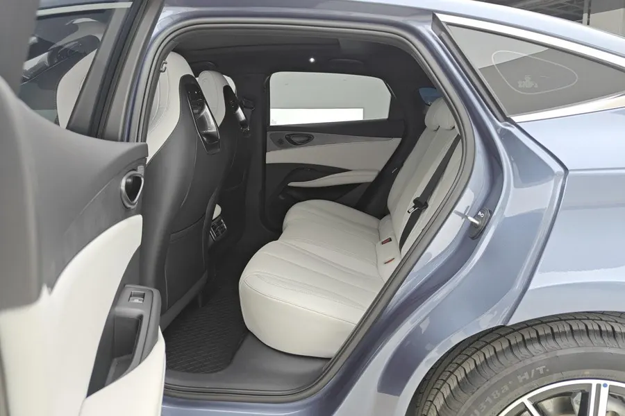 BYD 2025 seals 06 DM-i 1.5 stepless smart driving version 120KM honorable automatic gear 2