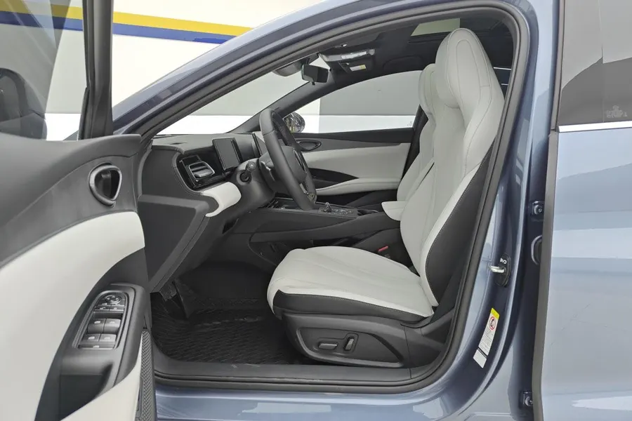 BYD 2025 seals 06 DM-i 1.5 stepless smart driving version 120KM honorable automatic gear 7