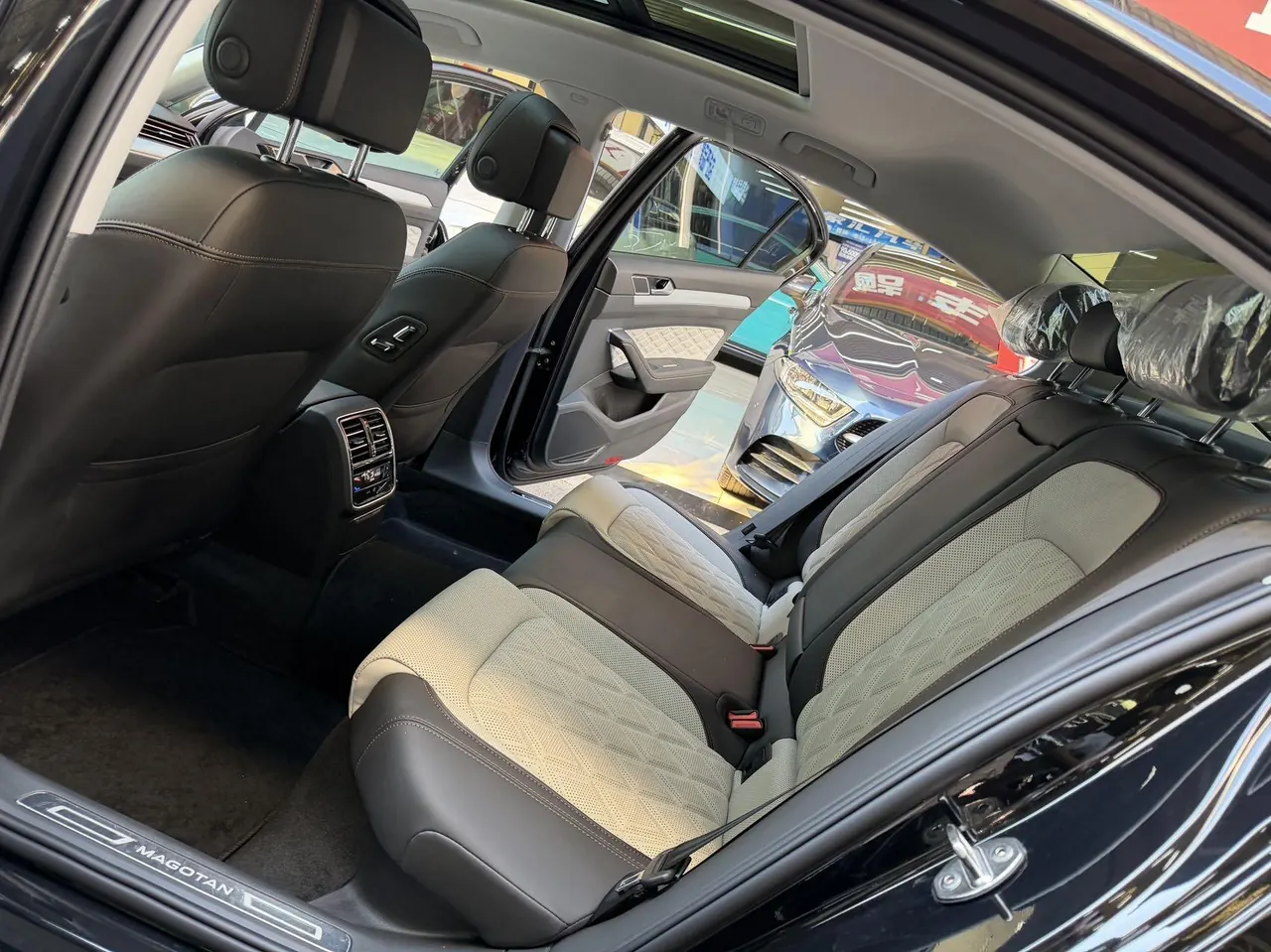 Volkswagen 2023 Magotan 2.0TSI 330TSI 2 million Commemorative Luxury Automatic Gear 12