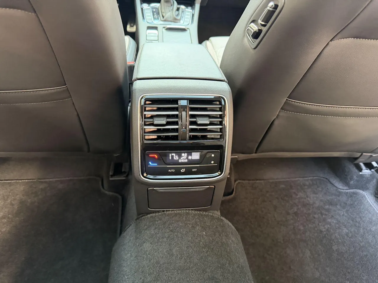 Volkswagen 2023 Magotan 2.0TSI 330TSI 2 million Commemorative Luxury Automatic Gear 14