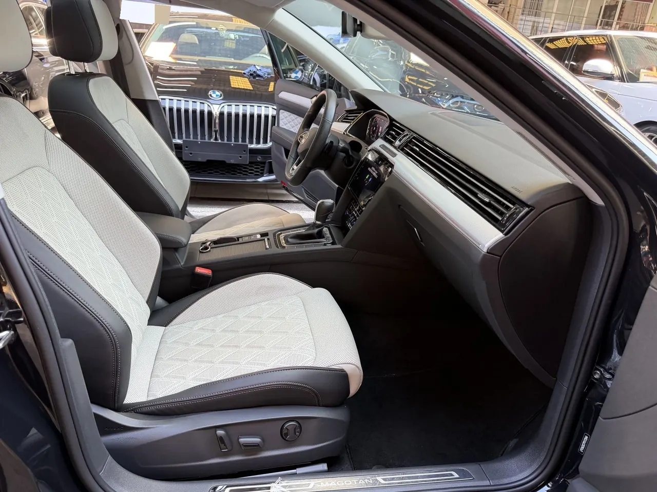 Volkswagen 2023 Magotan 2.0TSI 330TSI 2 million Commemorative Luxury Automatic Gear 19