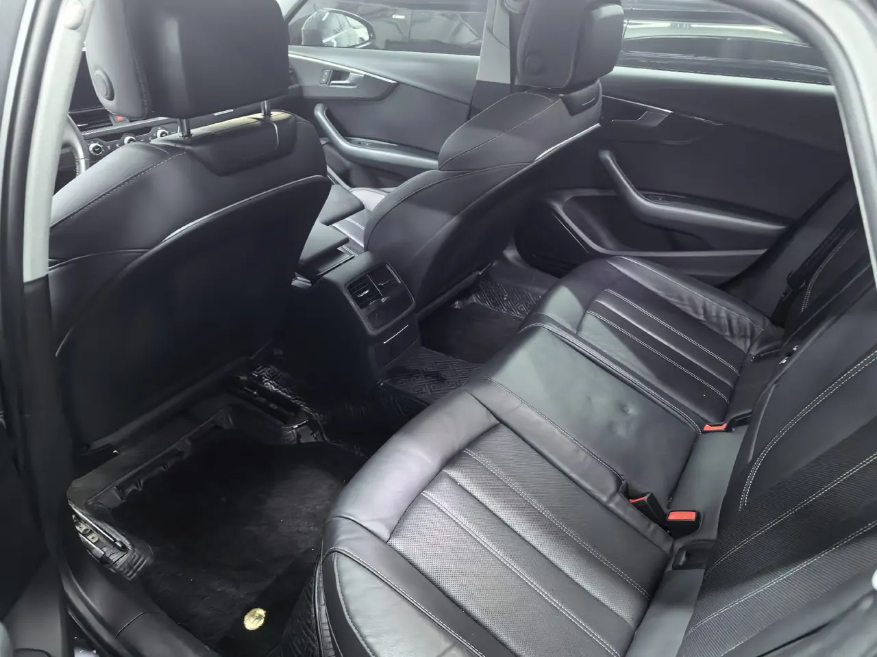 Audi 2020 A4L 2.0TFSI 40TFSI Fashion Dynamic Automatic 5
