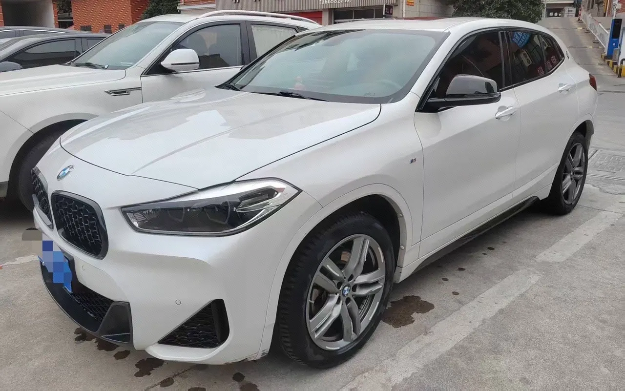 Open image lightbox: BMW 2023 X2 sDrive25i 2.0T M sports obsidian night version automatic gear