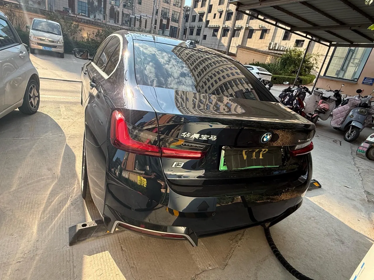 BMW 2024 i3 eDrive 35 L automatic gear 5