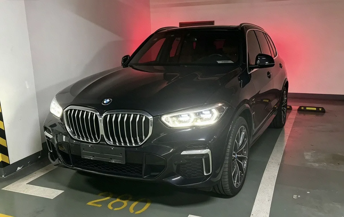 打开图片灯箱:BMW 2022 X5 xDrive40Li 48V 3.0T exclusive M sports suit (modified) automatic gear