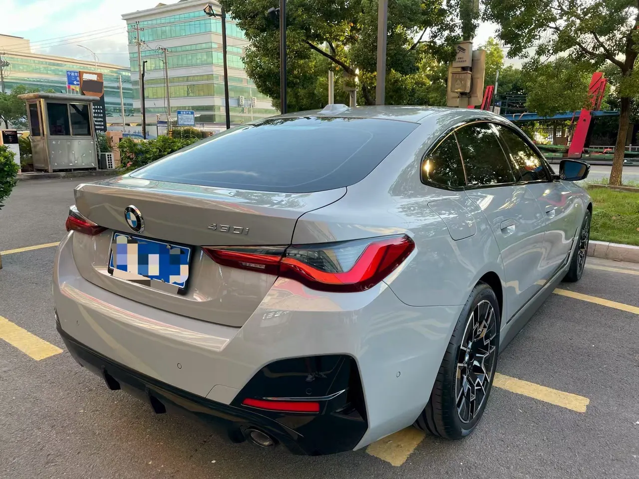 BMW 4 Series (Imported) 2026 430i Four-Door Coupe 2.0T M Sports Obsidian Night Suit Automatic Gear 3