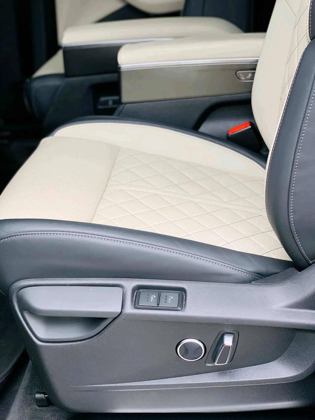 Audi 2022 Q6 2.5TFSI 50TFSI Quattro Lingyun Edition edition one Automatic Gear 16